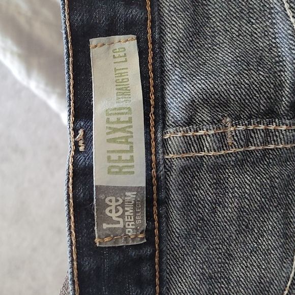 Lee Premium Relaxed Straight Leg size 38 × 32 color dark wash denim - Picture 2 of 4